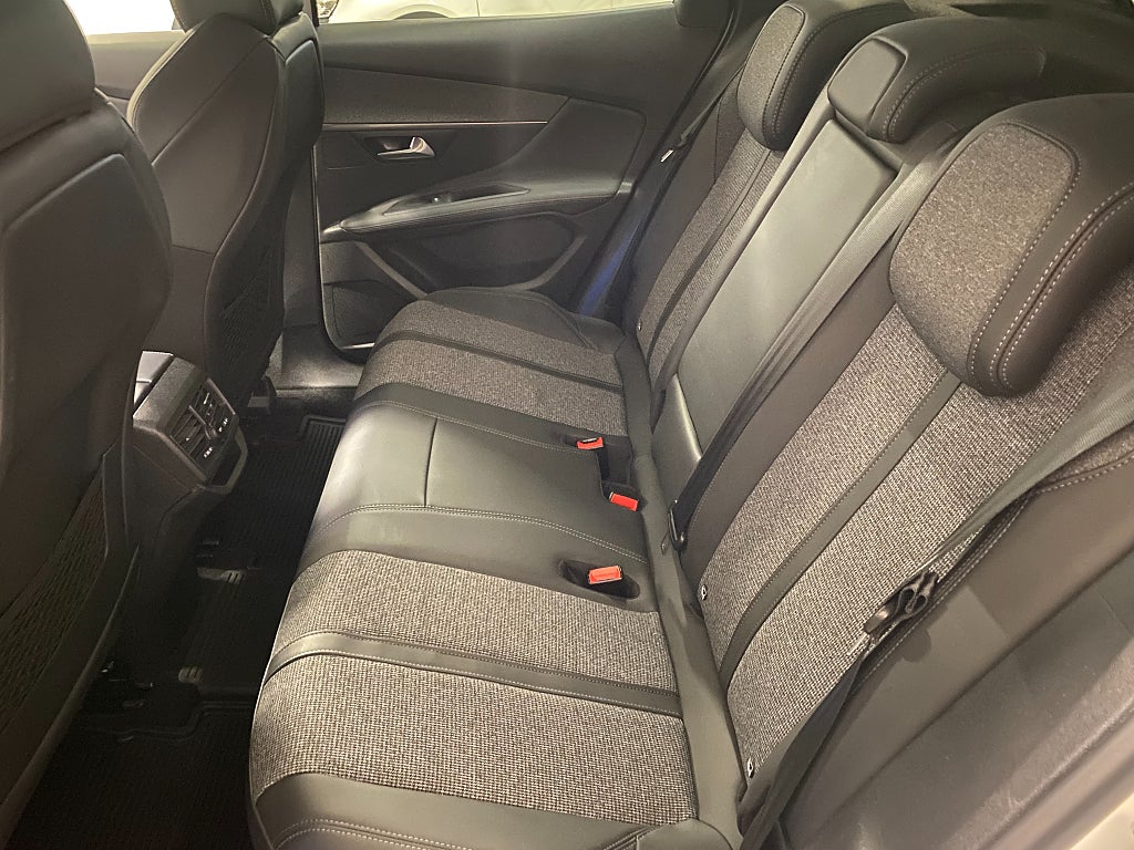 5d3854b3-cd9f-af7f-3e7e-000072f93e3arulelegacy-largestformat