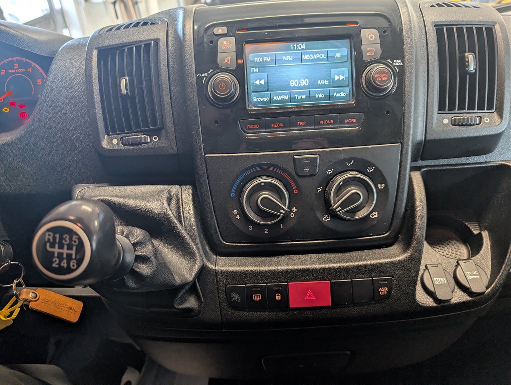 Car Image car-62811-cc6c681fea3fd4cd3de09c8ce27e1ca4