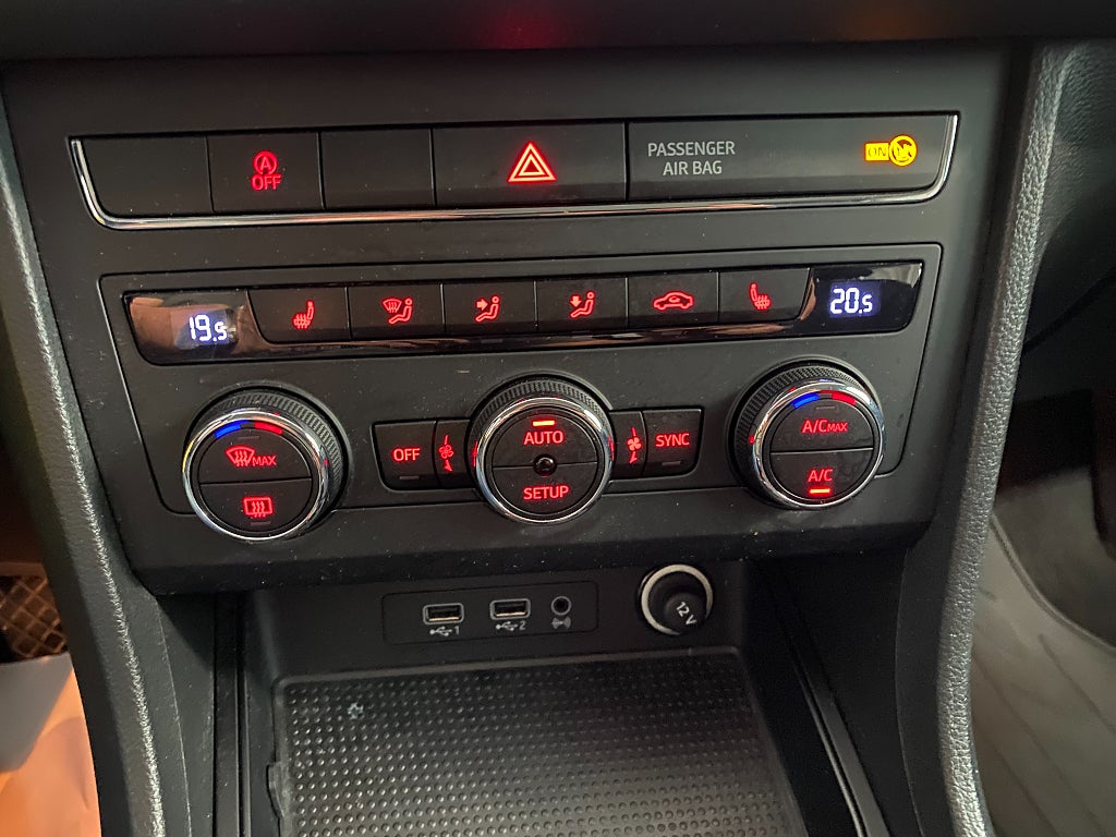 Car Image car-64667-b65d9bee24b45cc7f5d32cfade2f17c9