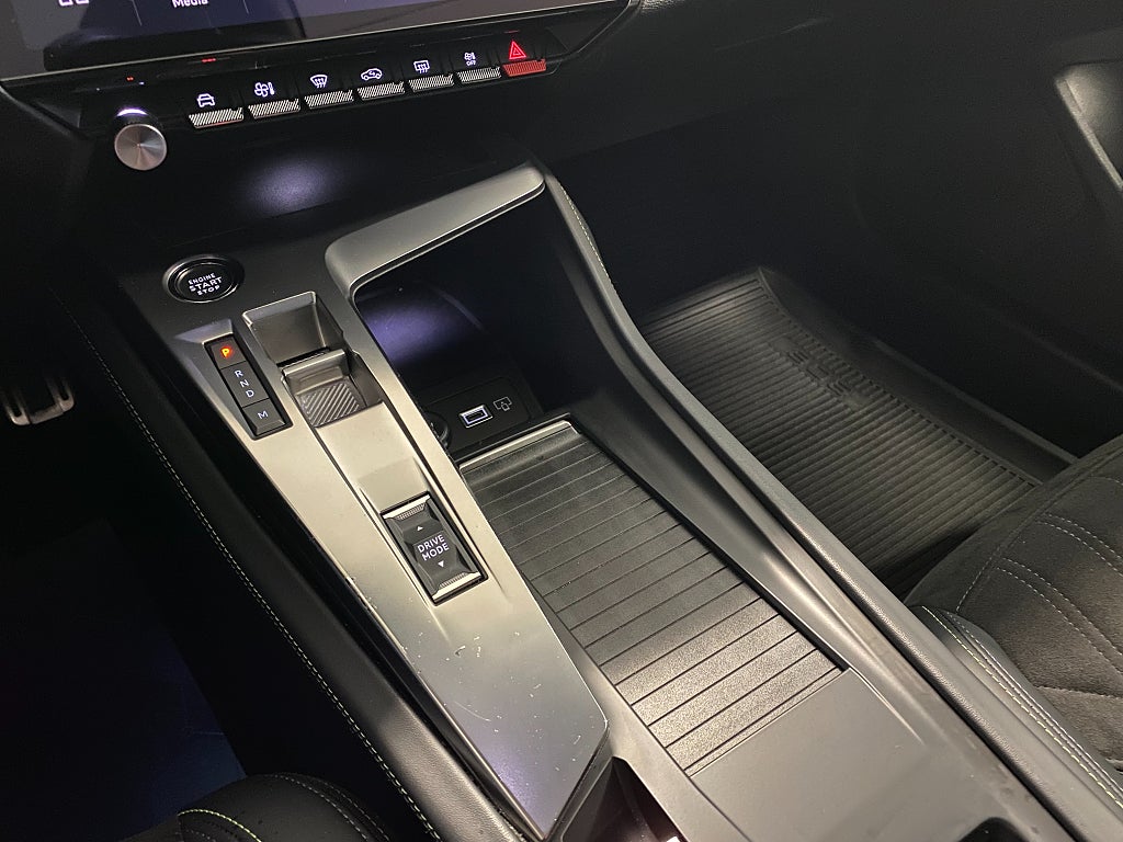 Car Image car-66871-8683ad392582876b544142065f46c84b