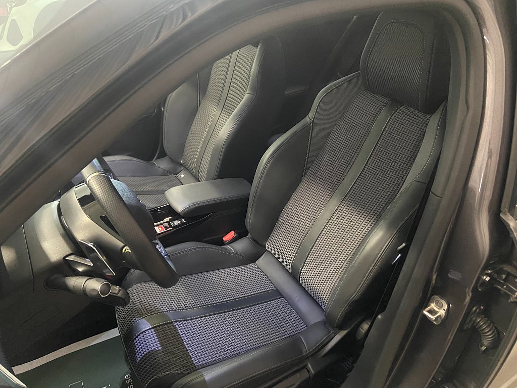 Car Image car-67405-e463f972de8136a1637f59cd22e80e9b