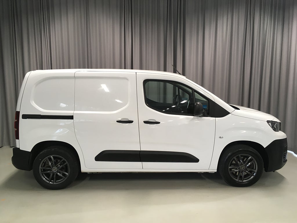 Car Image car-67545-1504ffda59cd864d23149e99189edf80