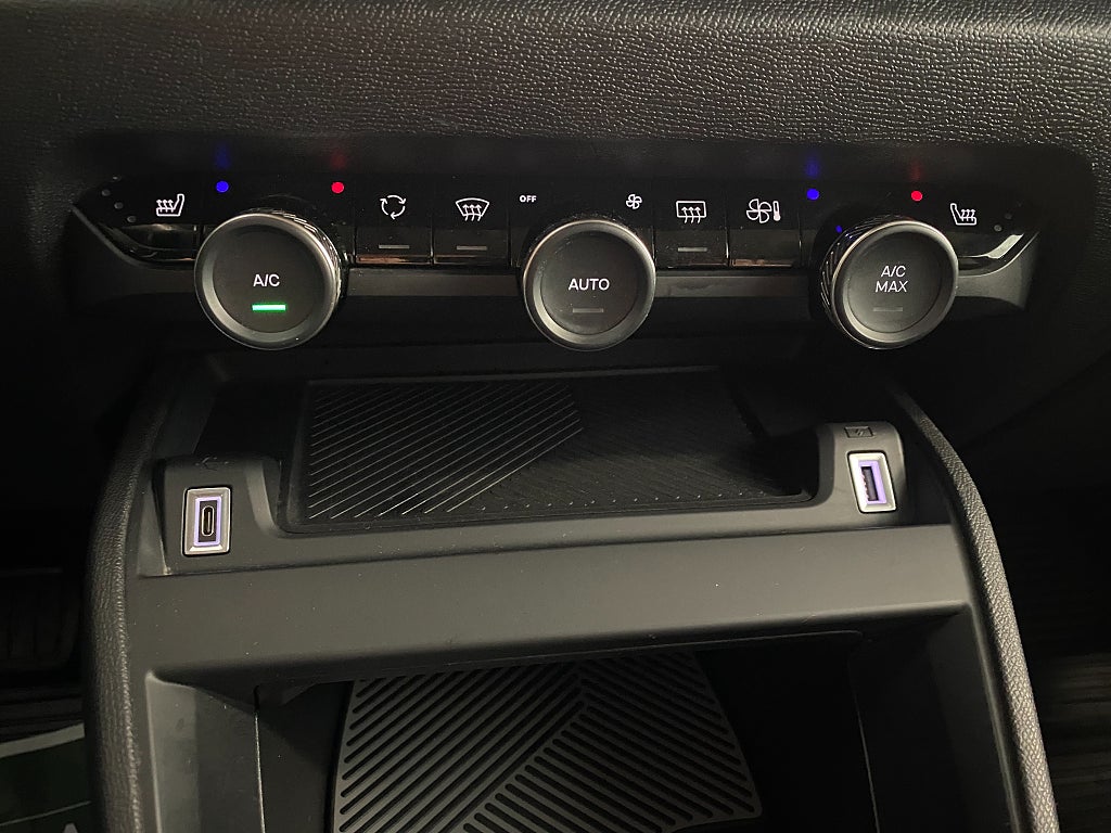 Car Image car-67753-60e0a3a2bf218e49814686e6033a8126