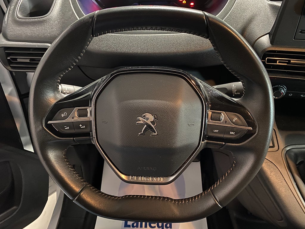 Car Image car-70433-452b44f15a34d1ba12852615038d321c