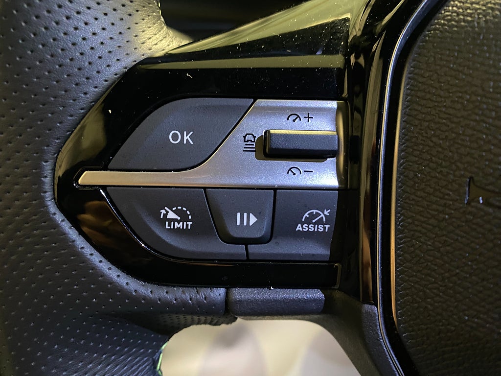 Car Image car-70478-4342241ebf6491472f336eb27c4df196